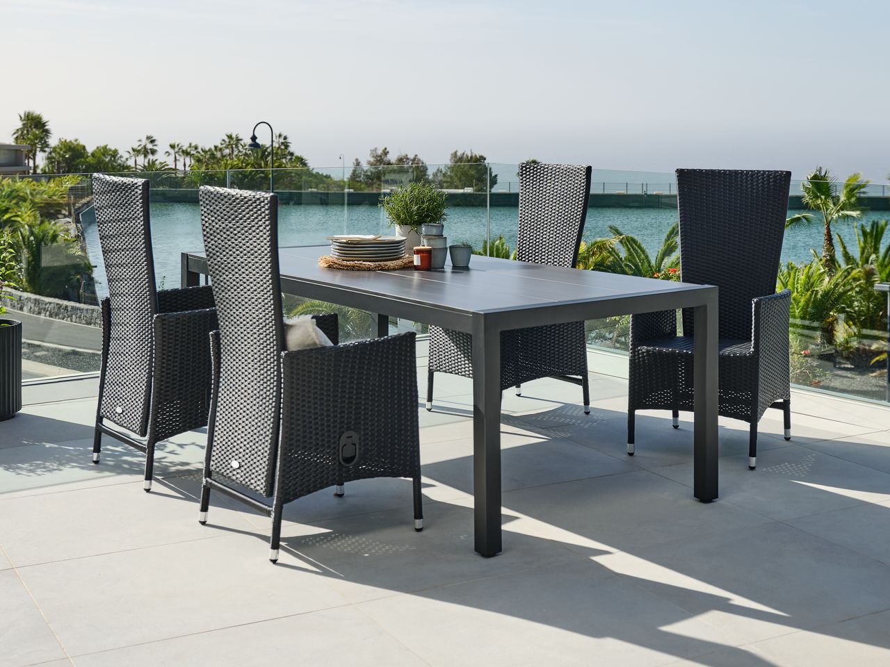 HAGEN L214 table grey + 4 SKIVE chair black JYSK