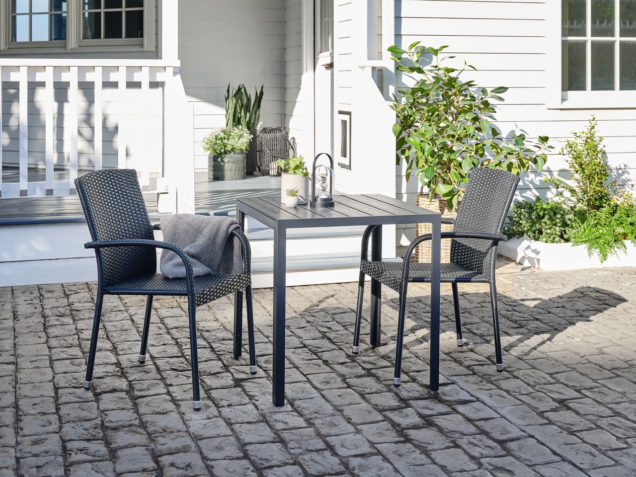 JERSORE L70 table black + 2 HALDBJERG chair black JYSK