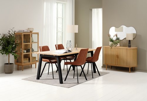 SKOVLUNDE Μ200 τραπέζι φυσικό δρυς +4 HYGUM καρέκλες κονιάκ