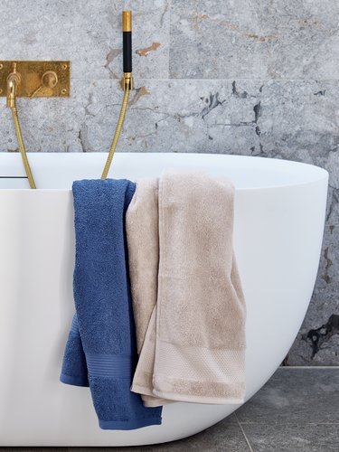 Bath towel KARLSTAD 70x140 dusty blue