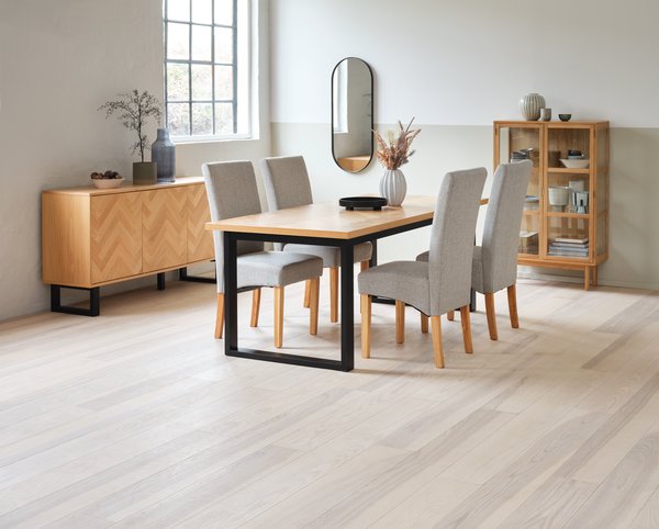 Vitrina VESTERBY niska 2 vrata natur hrast