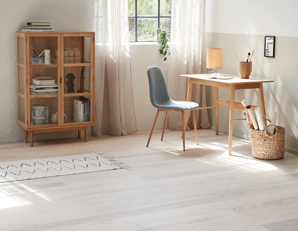 Vitrina VESTERBY niska 2 vrata natur hrast