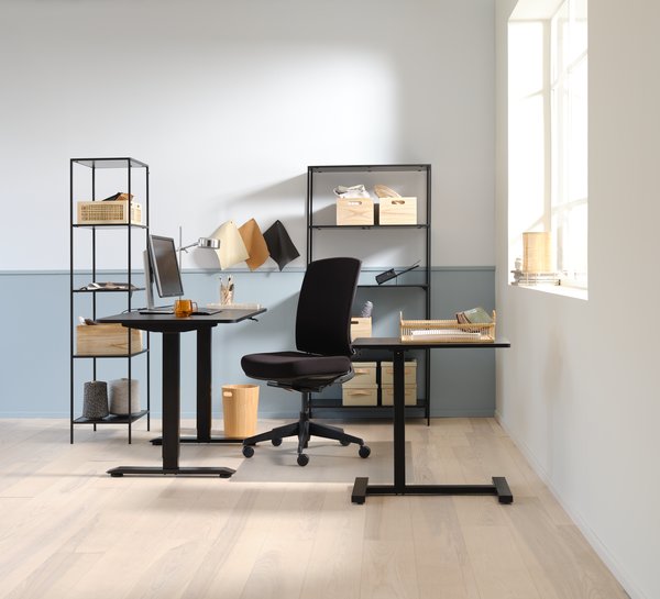 Bureau ajustable avec vérin à gaz ASSENTOFT 70x130 noir