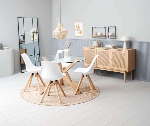 Mesa AGERBY Ø119 roble natural + 4 sillas BLOKHUS blanco