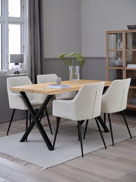 Table ROSLEV L140 chêne + 4 chaises PURHUS blanc cassé/noir