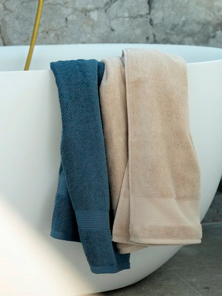 Bath towel KARLSTAD 70x140 dusty blue