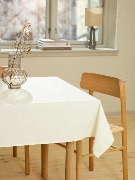 Tablecloth AGERMYNTE 140x240 off-white