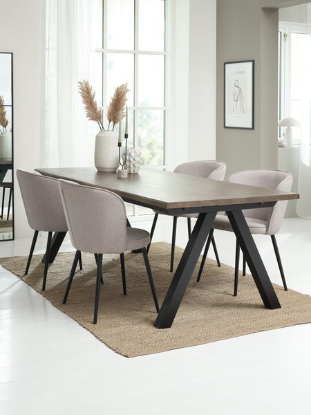 Mesa SANDBY L210 roble oscuro + 4 sillas RISSKOV gris claro