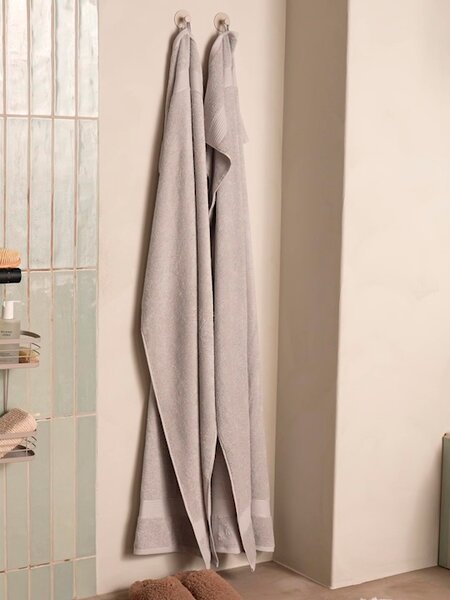 Toalla de ducha KARLSTAD 70x140 gris claro