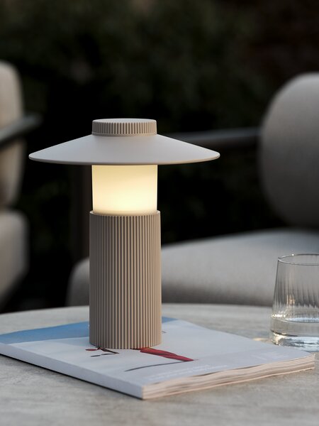 Genopladelig bordlampe SVANE Ø21xH25cm sand