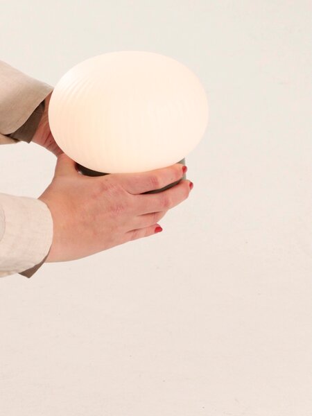 Genopladelig bordlampe STORFUGL Ø15xh10 cm mørkegrøn