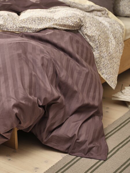 Set posteljine NELL saten 140x200 pepelj. boja grožđa